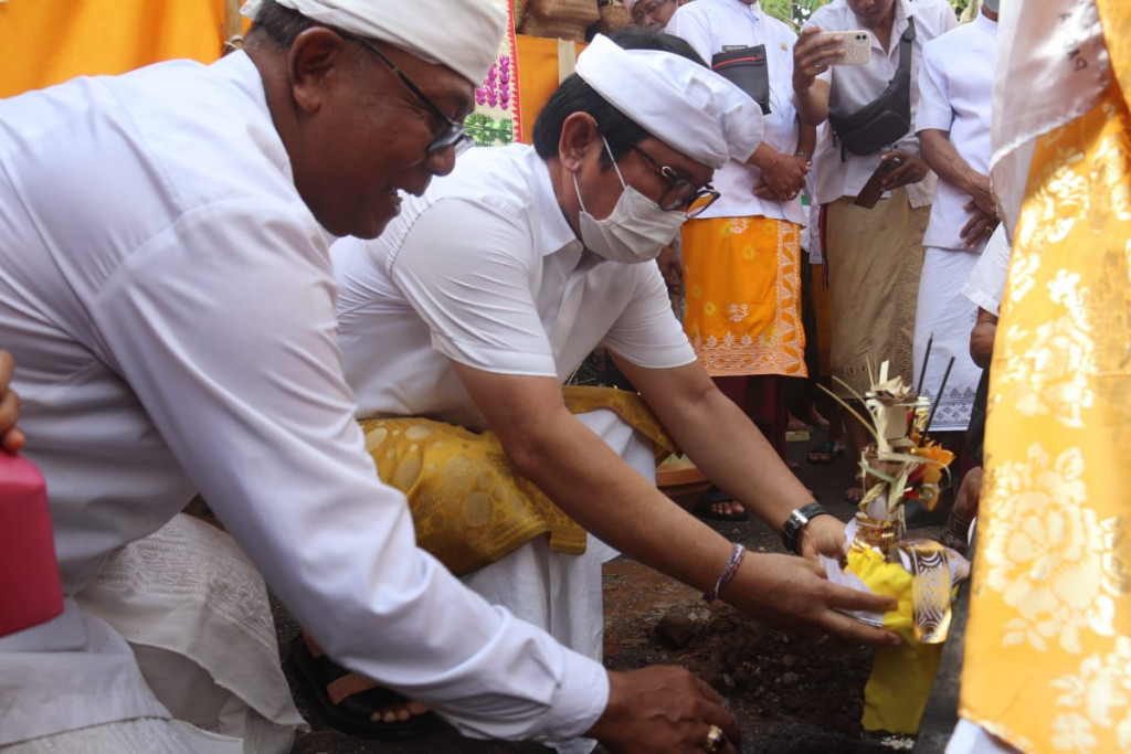 Karya Ngenteg Linggih di Pura Gede Bhujangga Waisnawa Sibang Gede Abiansemal